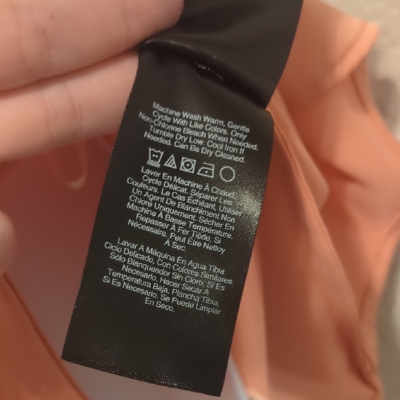 Donna Karan peach satin sleeveless tie neck detail hidden button down blouse - Picture 10 of 14